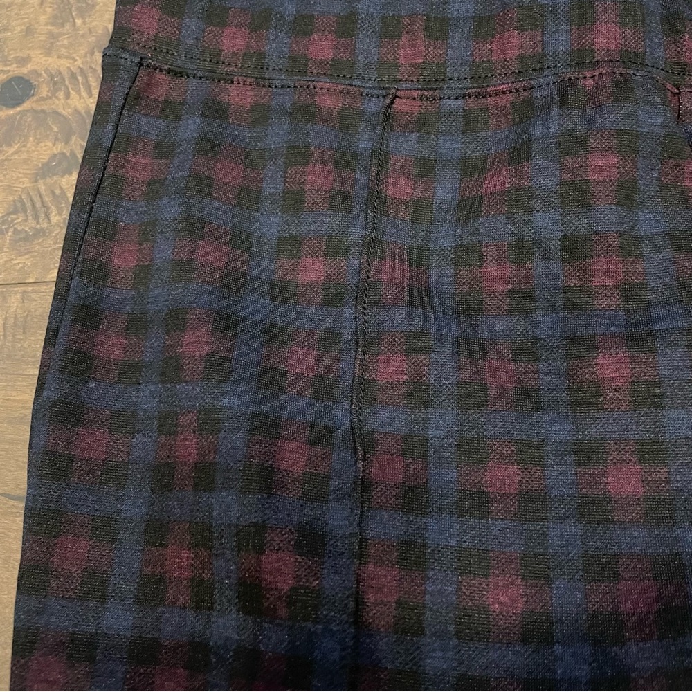 Old Navy Blue and Violet Checkered Stevie Pants. Size S